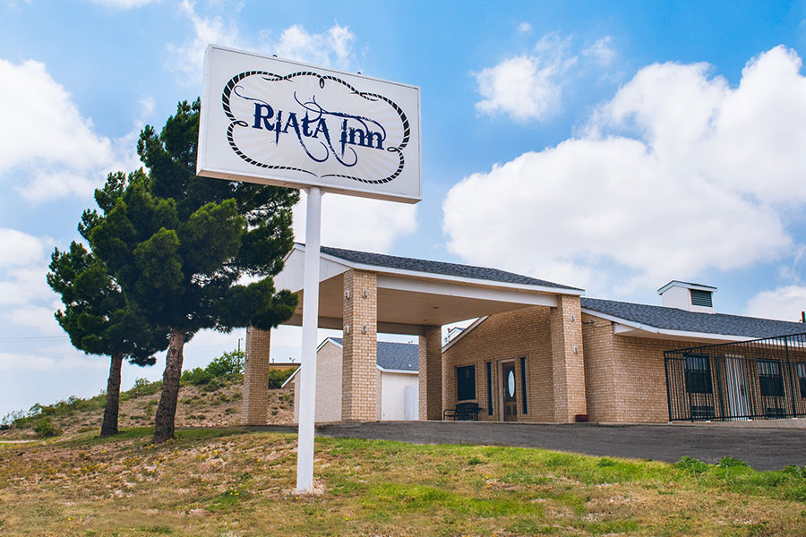 exterior building and sign of Riata Inn Rankin